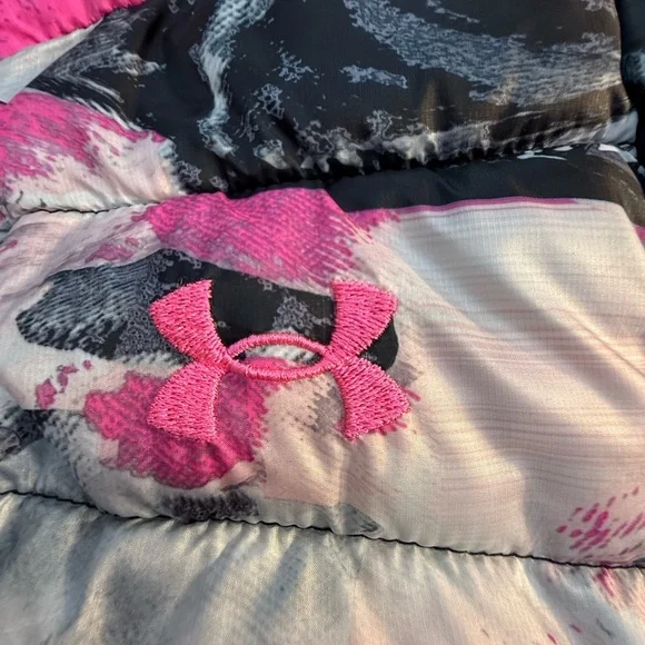 Under Armour Little Girls’ ColdGear Puffer Jacket w/zippered pockets - Picture 3 of 6